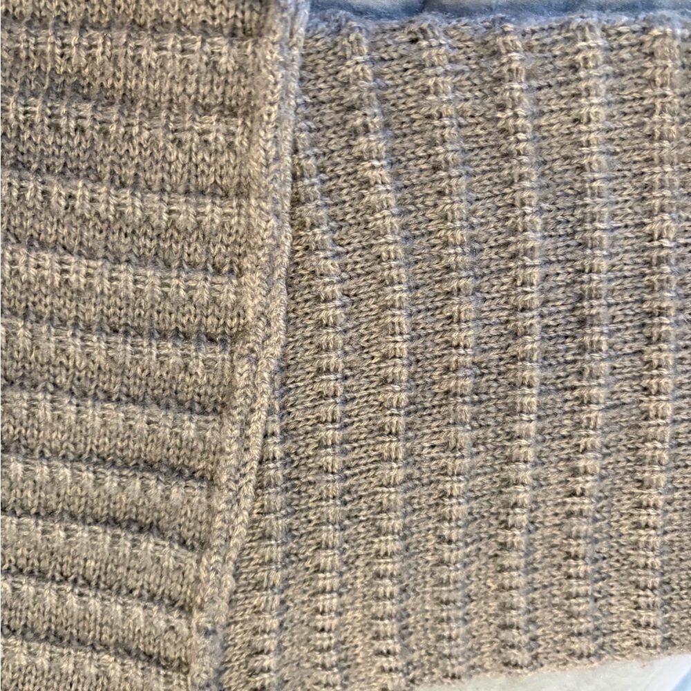 V-Neck Ribbed Sweater with Side Ribbon Detail - Picture 4 of 5